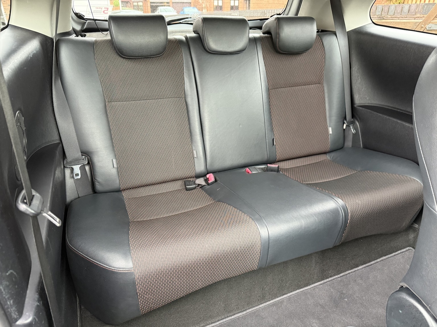 Used Toyota Yaris 2013 for sale - 76748234: Photo 8