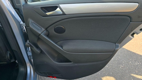 Used Volkswagen Golf 2011 for sale - 75686079: Photo 19
