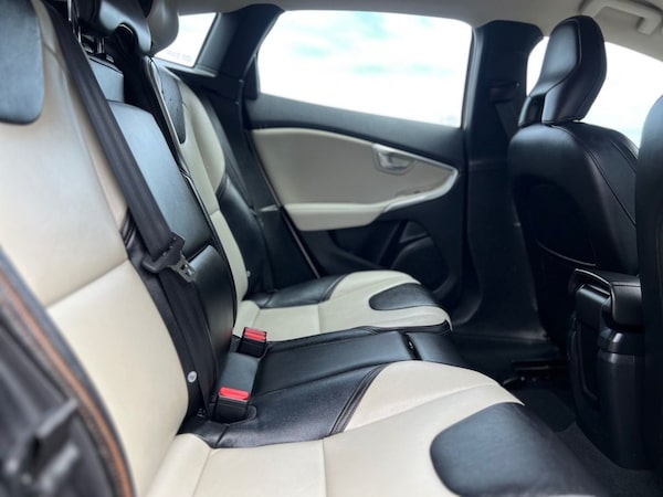 Used Volvo V40 Cross Country 2017 for sale - 75062274: Photo 11