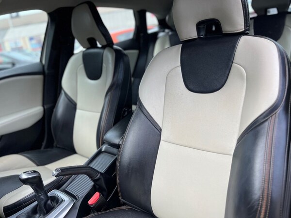 Used Volvo V40 Cross Country 2017 for sale - 75062274: Photo 18