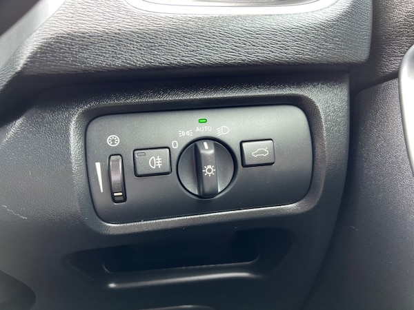 Used Volvo V40 Cross Country 2017 for sale - 75062274: Photo 42
