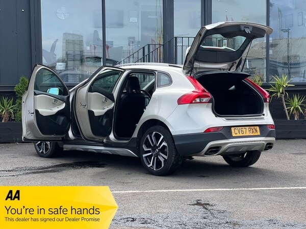 Used Volvo V40 Cross Country 2017 for sale - 75062274: Photo 8