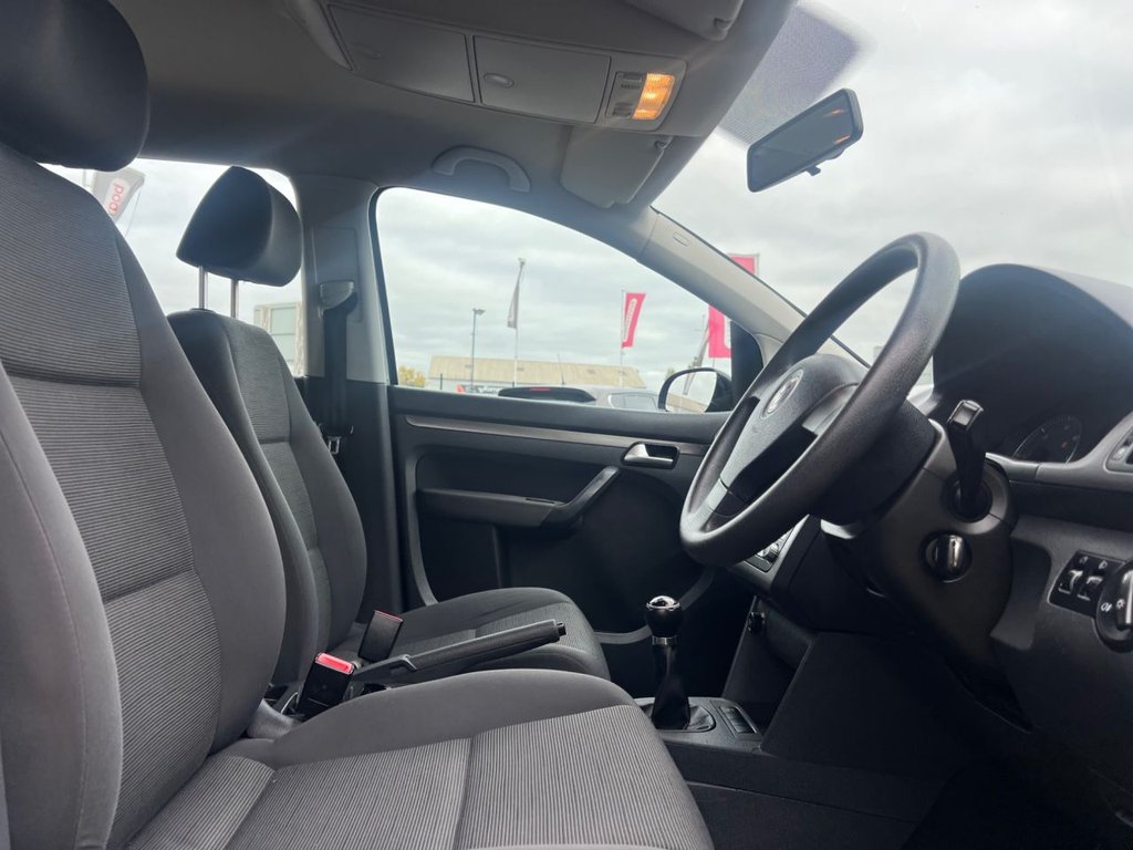 Used Volkswagen Touran 2008 for sale - 76210144: Photo 4