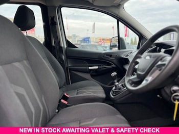 Used Ford Grand Tourneo Connect 2015 for sale - 76106190: Photo 4