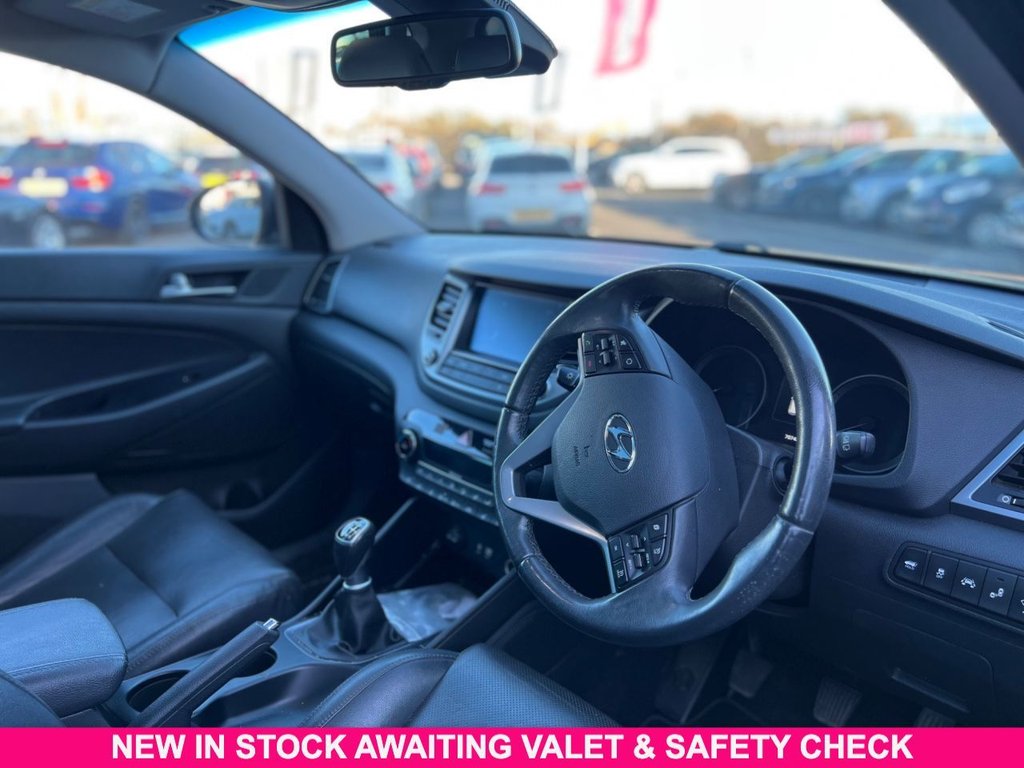 Used Hyundai TUCSON 2017 for sale - 76632176: Photo 2