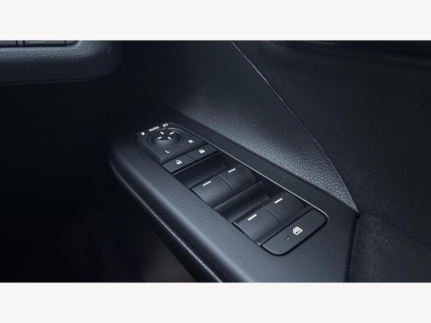 Used Toyota C-HR 2025 for sale - 77344698: Photo 27