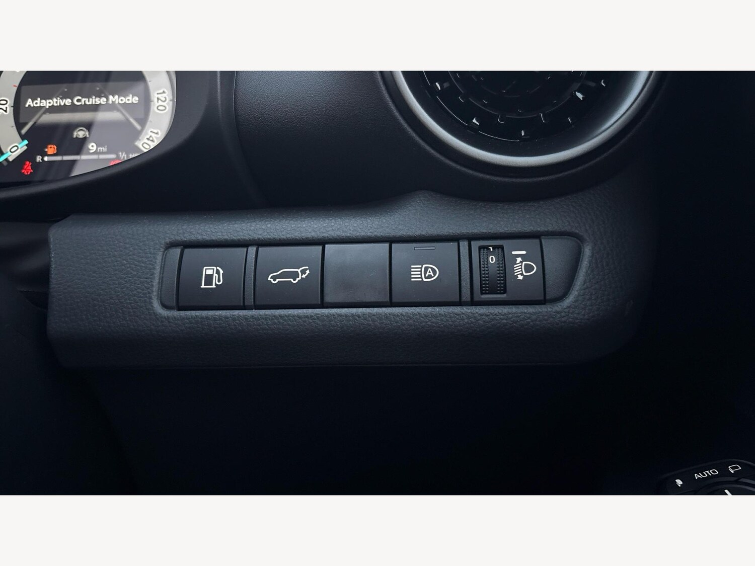 Used Toyota C-HR 2025 for sale - 77344698: Photo 28