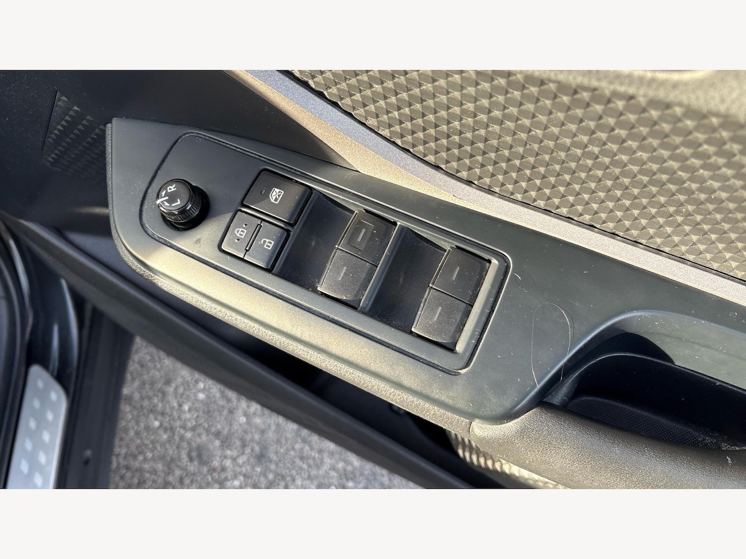 Used Toyota C-HR 2022 for sale - 77345350: Photo 28