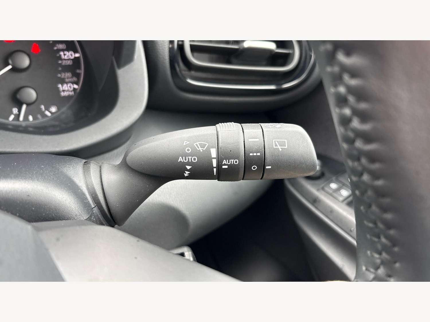 Used Toyota Yaris 2024 for sale - 76151473: Photo 36