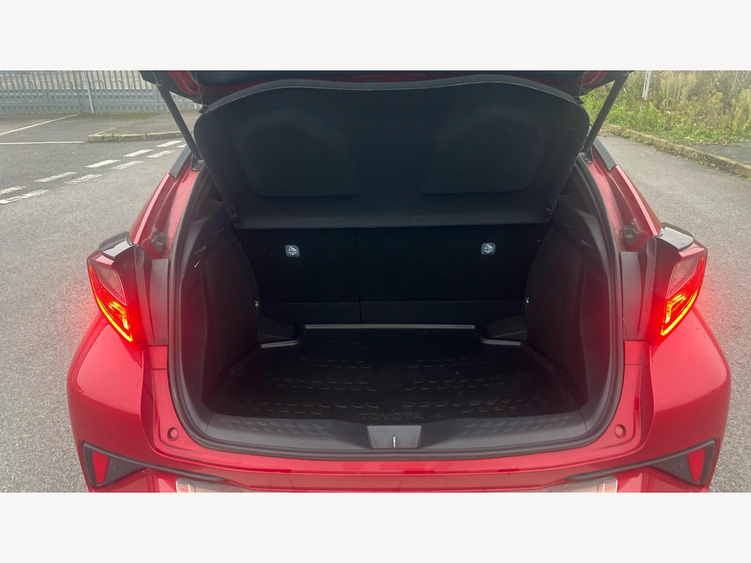 Used Toyota C-HR 2022 for sale - 76689057: Photo 16