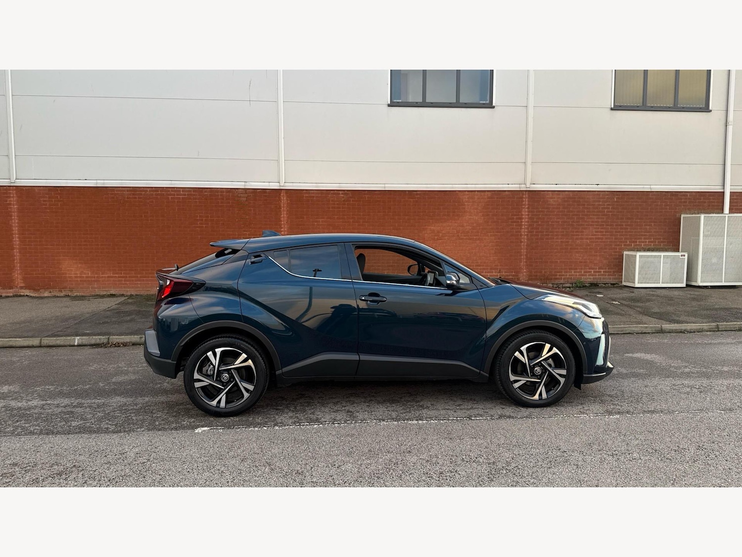 Used Toyota C-HR 2023 for sale - 76689967: Photo 18