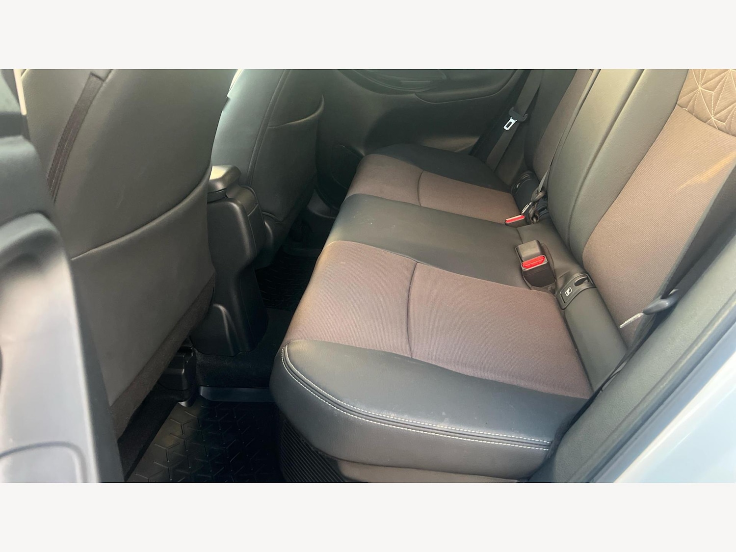 Used Toyota Yaris Cross 2024 for sale - 76573120: Photo 15