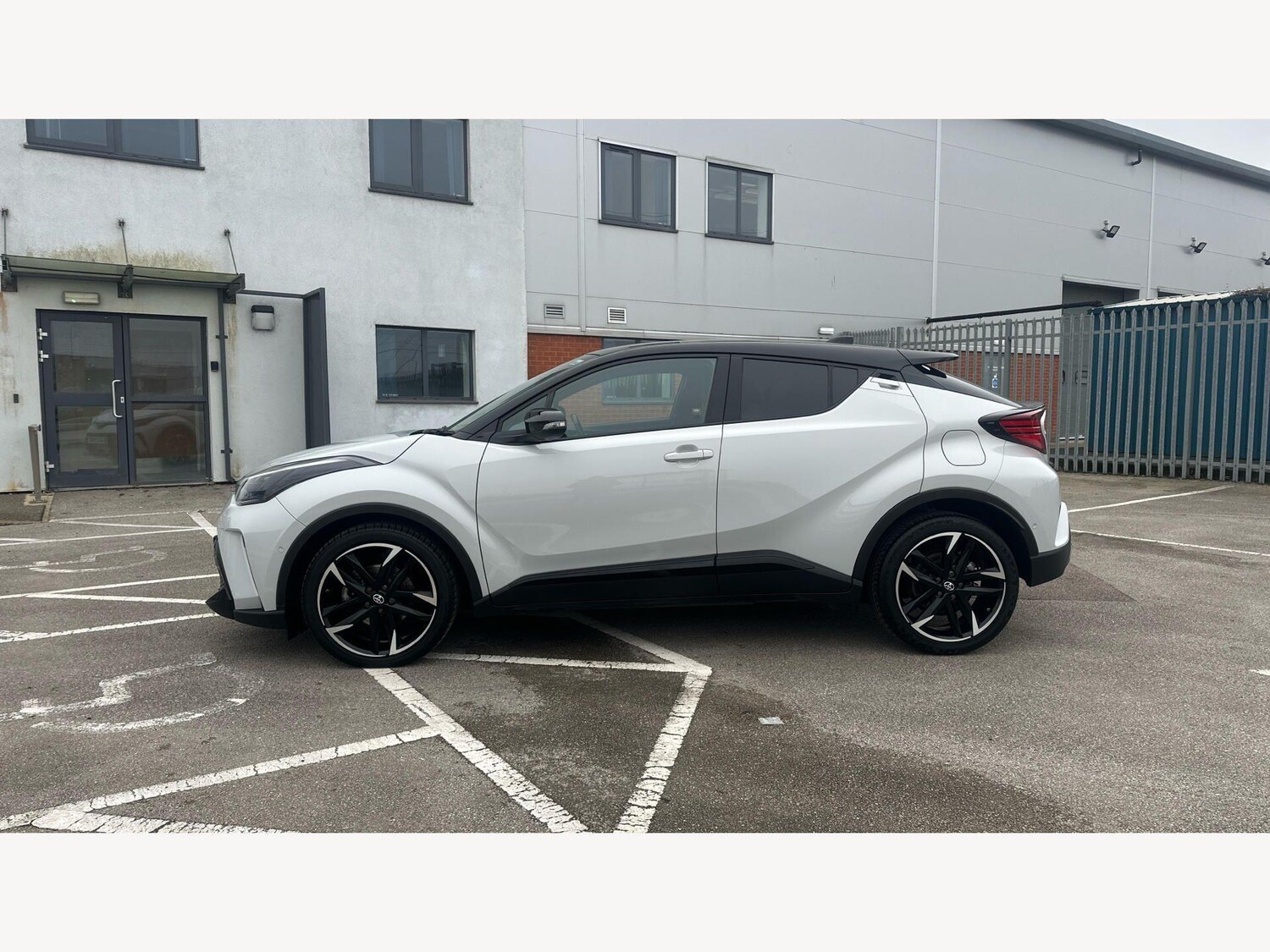 Used Toyota C-HR 2023 for sale - 77908479: Photo 19