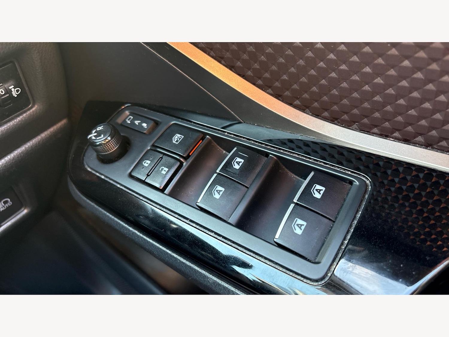 Used Toyota C-HR 2018 for sale - 76099210: Photo 25