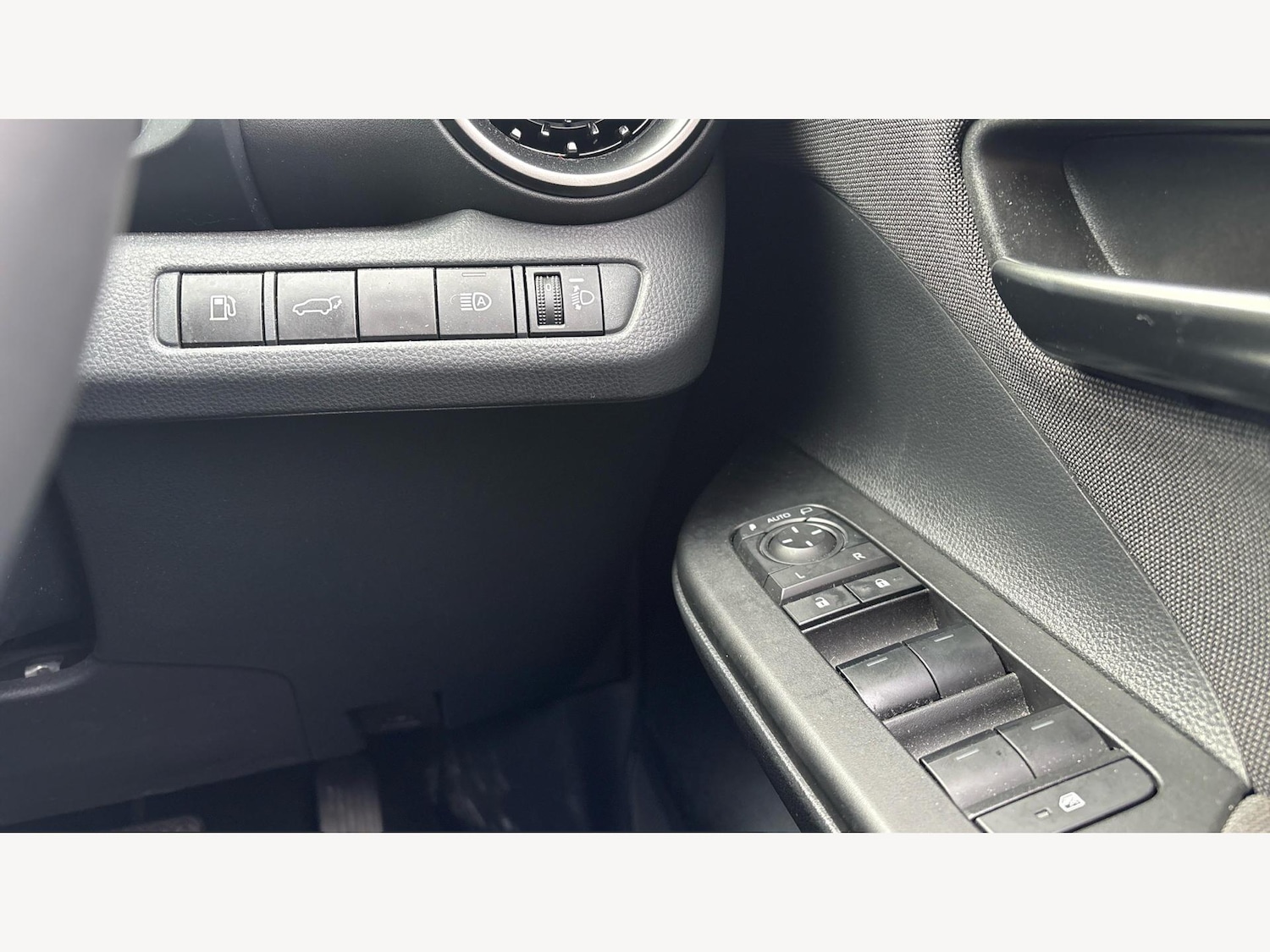 Used Toyota C-HR for sale - 77977593: Photo 30