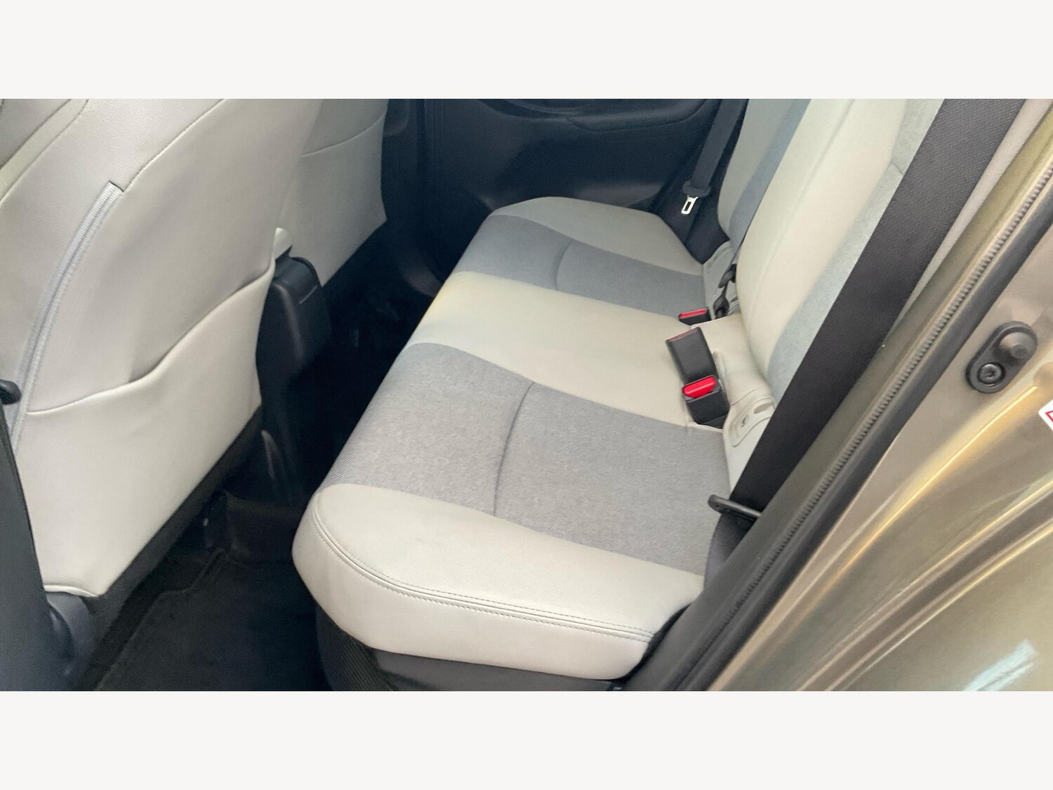 Used Toyota Yaris 2023 for sale - 76976827: Photo 15