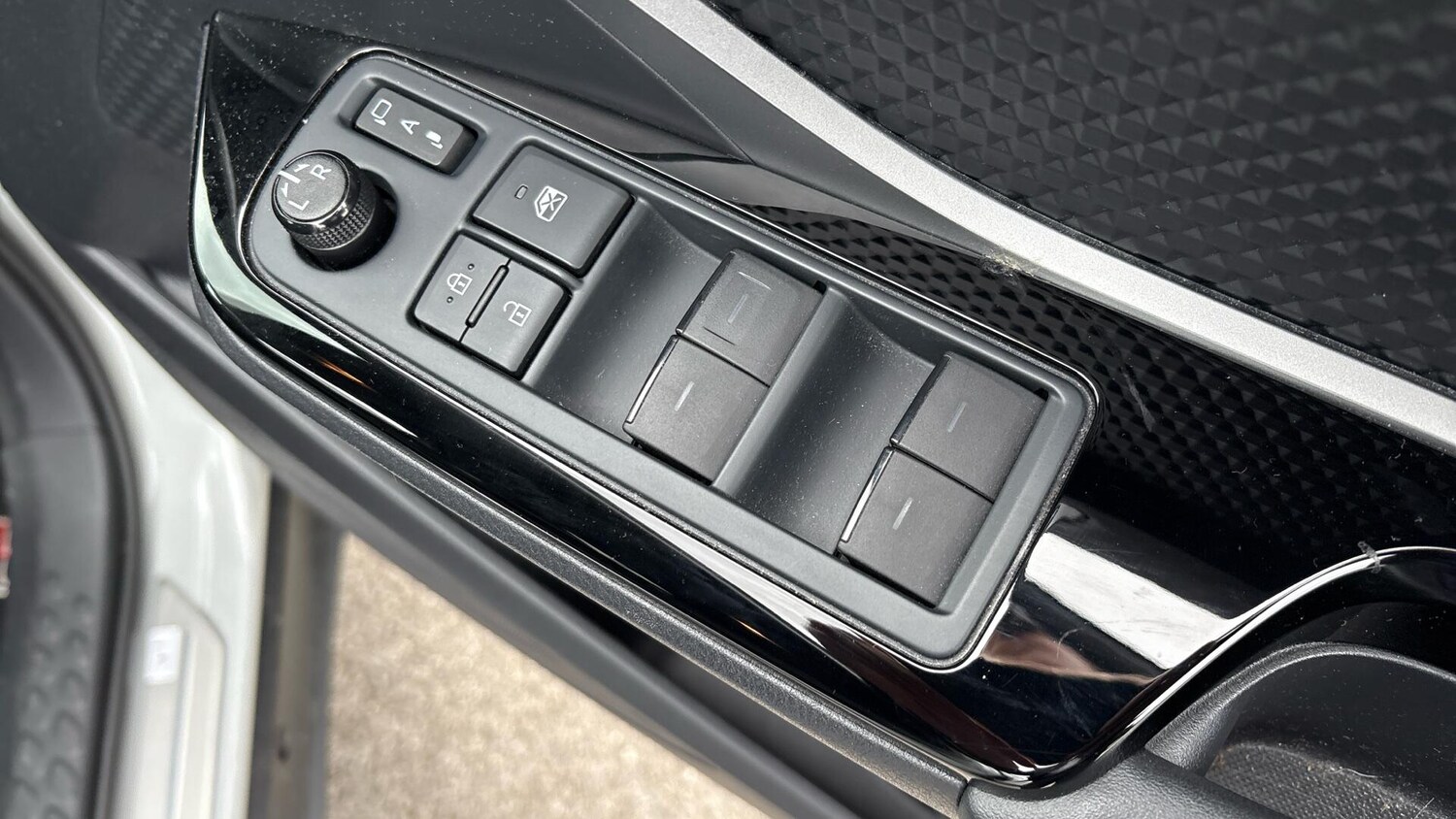 Used Toyota C-HR 2023 for sale - 77838766: Photo 35