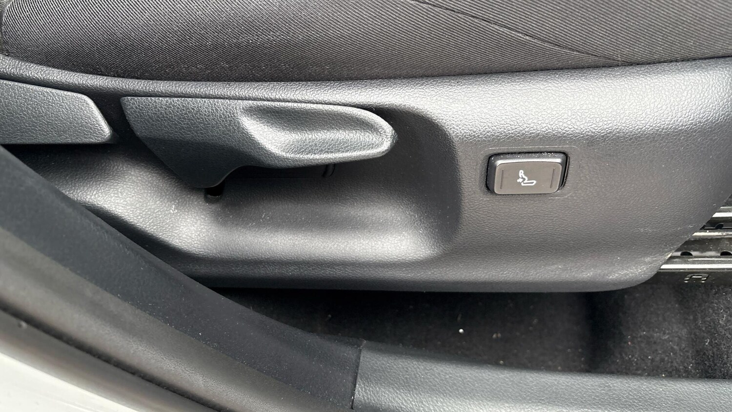 Used Toyota C-HR 2023 for sale - 77838766: Photo 39