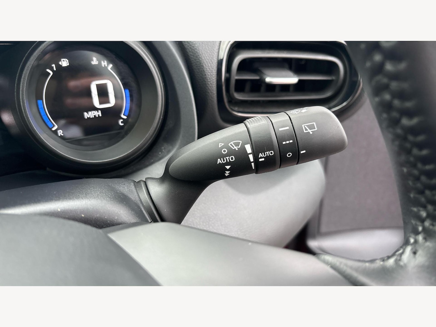 Used Toyota Yaris 2022 for sale - 77279300: Photo 30