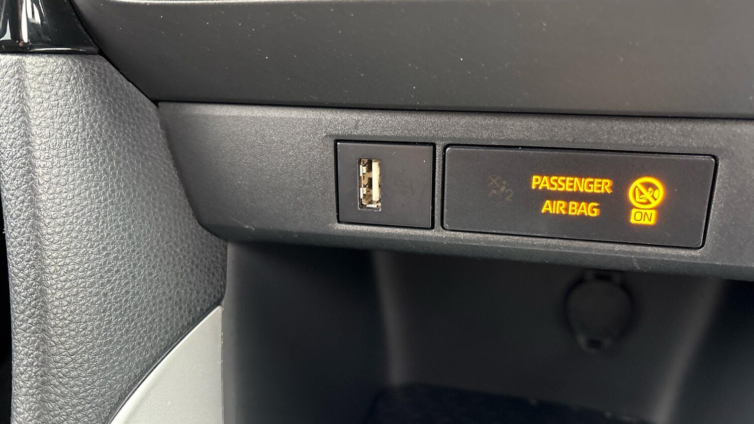 Used Toyota Yaris 2022 for sale - 77908439: Photo 40