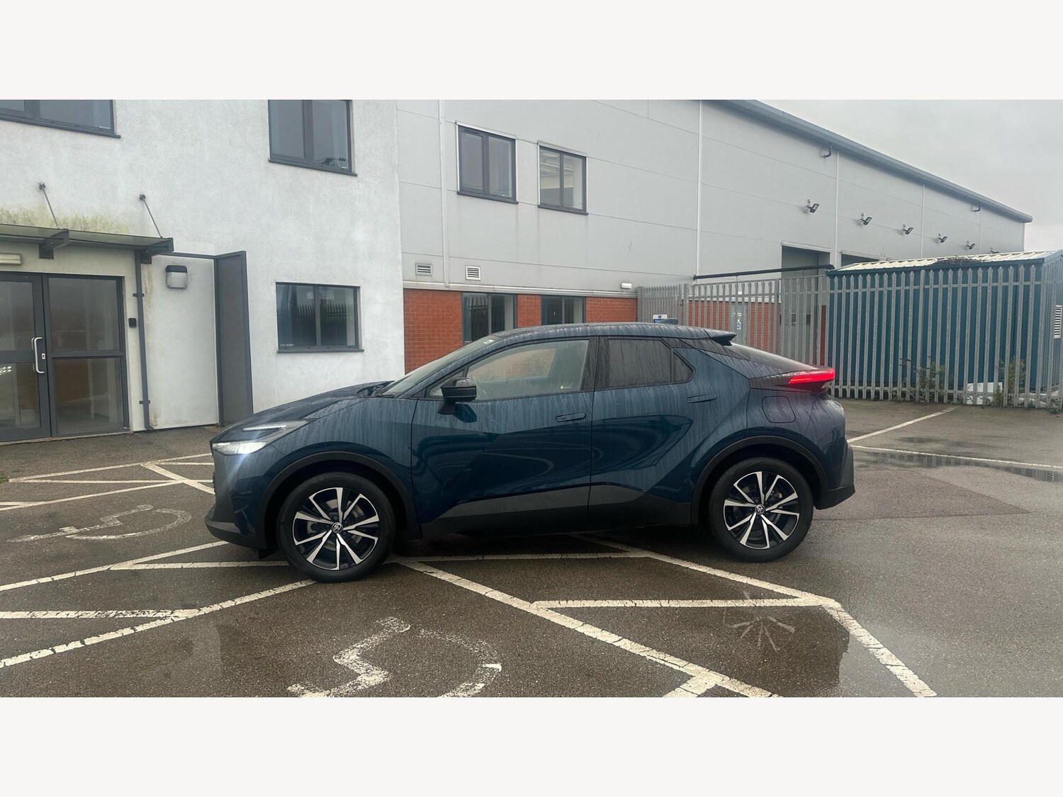 Used Toyota C-HR 2024 for sale - 76976767: Photo 19