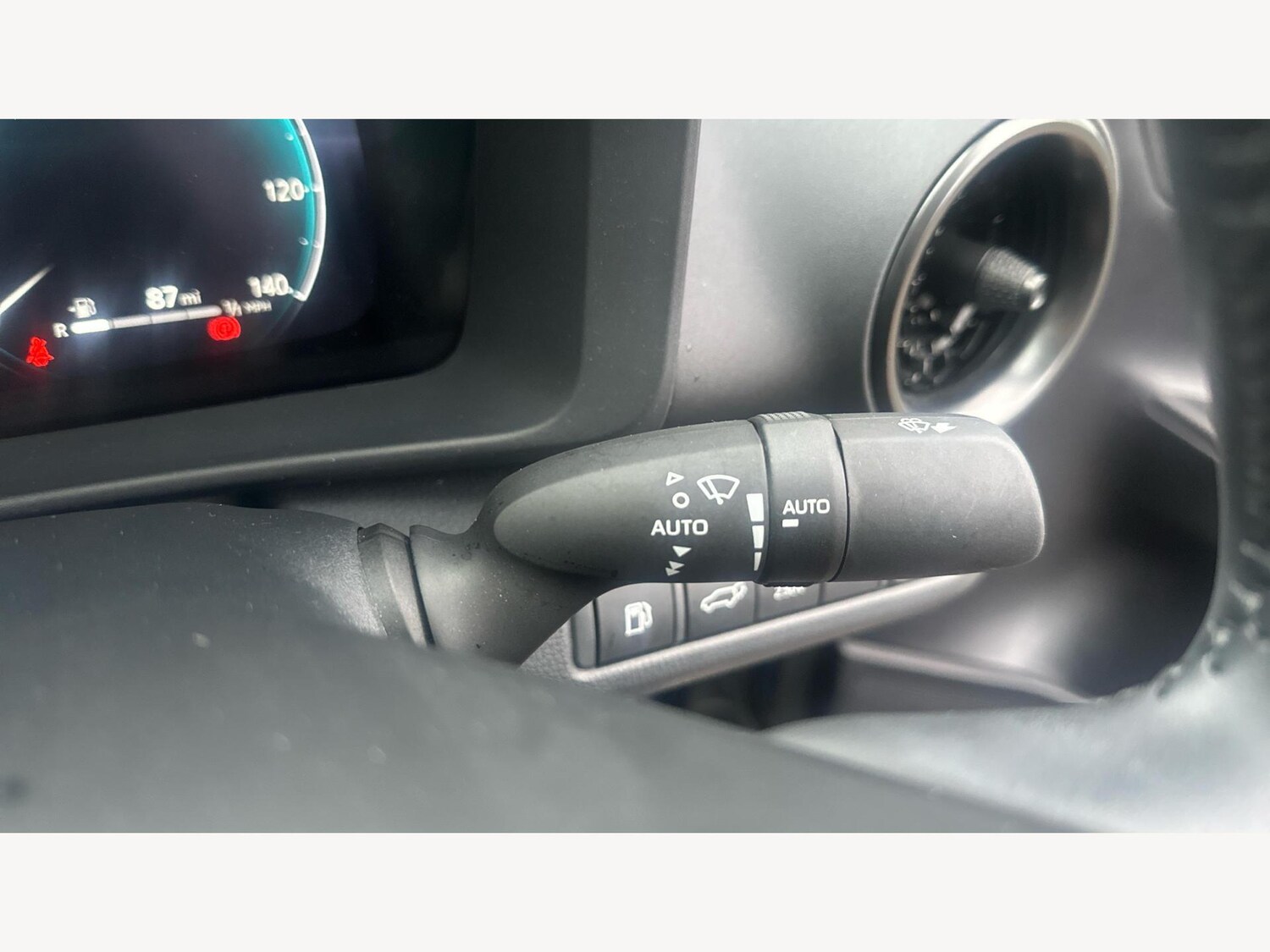 Used Toyota C-HR 2024 for sale - 76976767: Photo 25