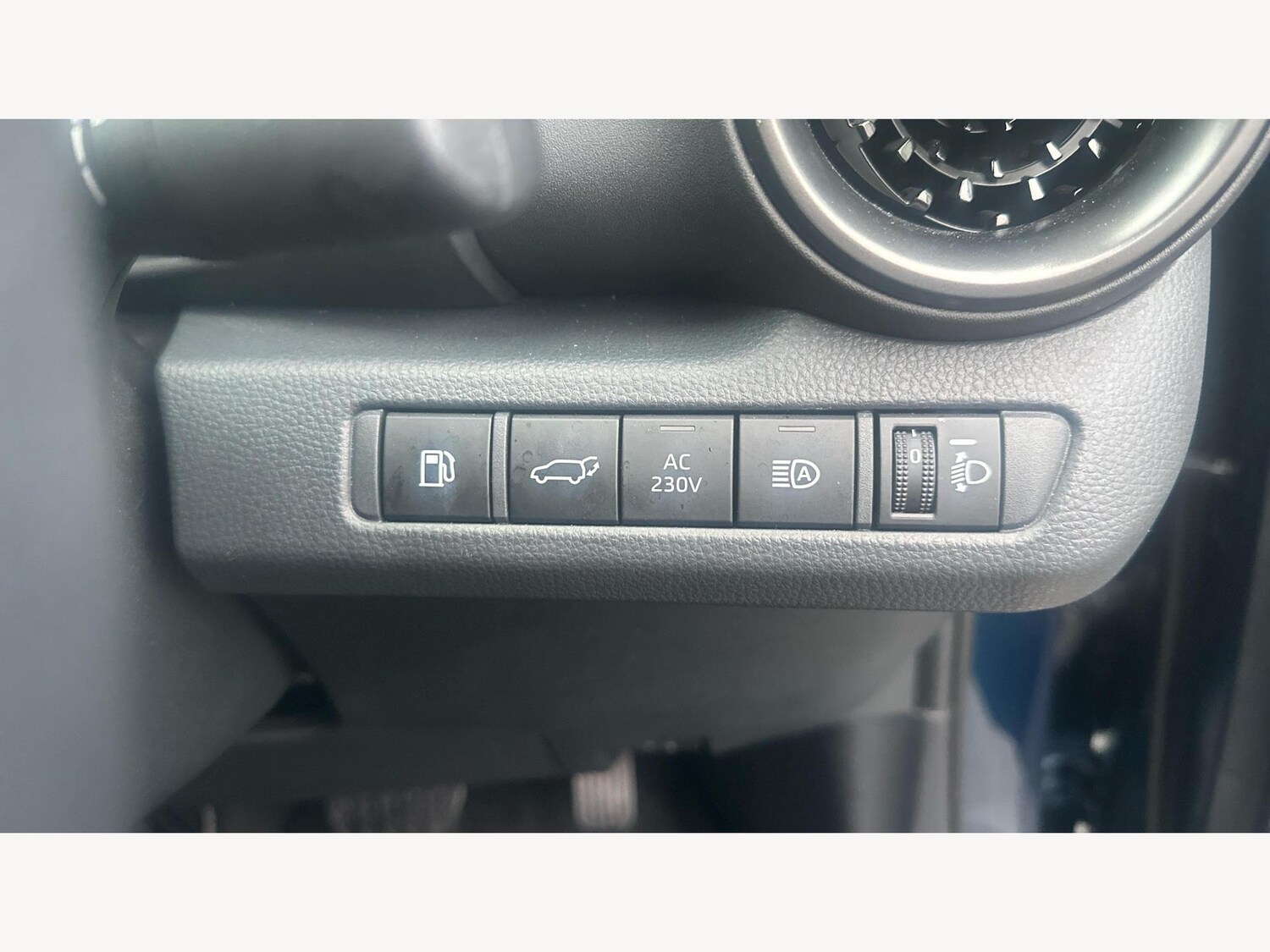 Used Toyota C-HR 2024 for sale - 76976767: Photo 26