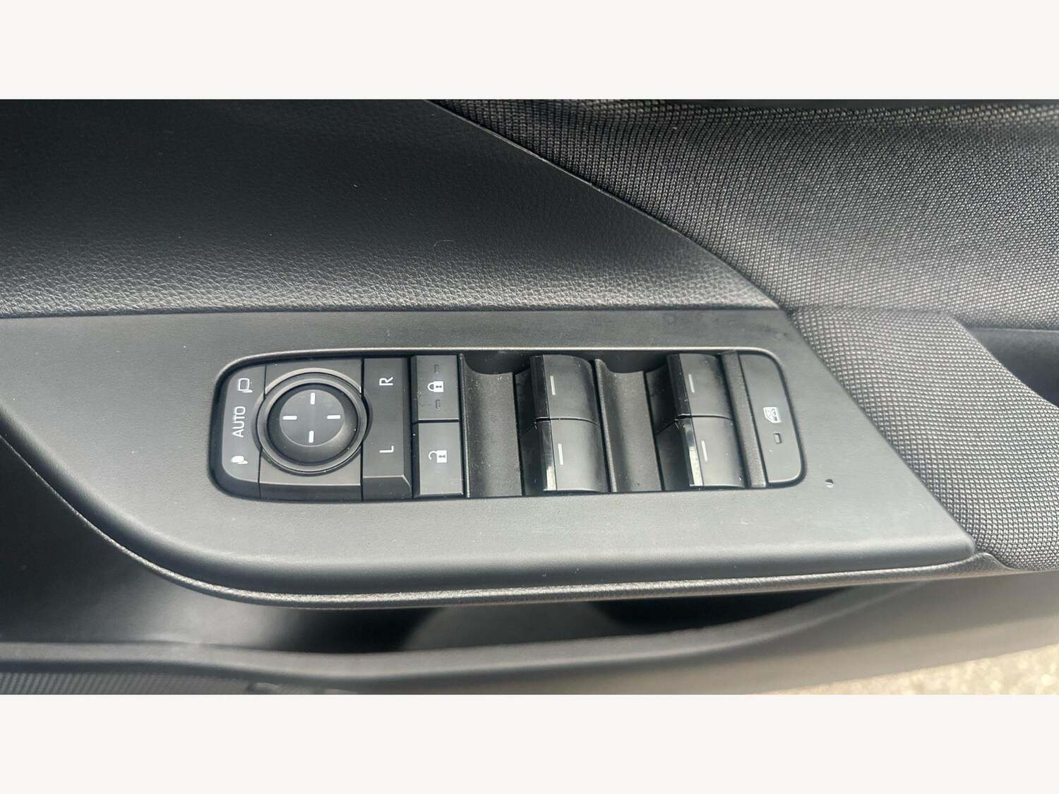 Used Toyota C-HR 2024 for sale - 76976767: Photo 27