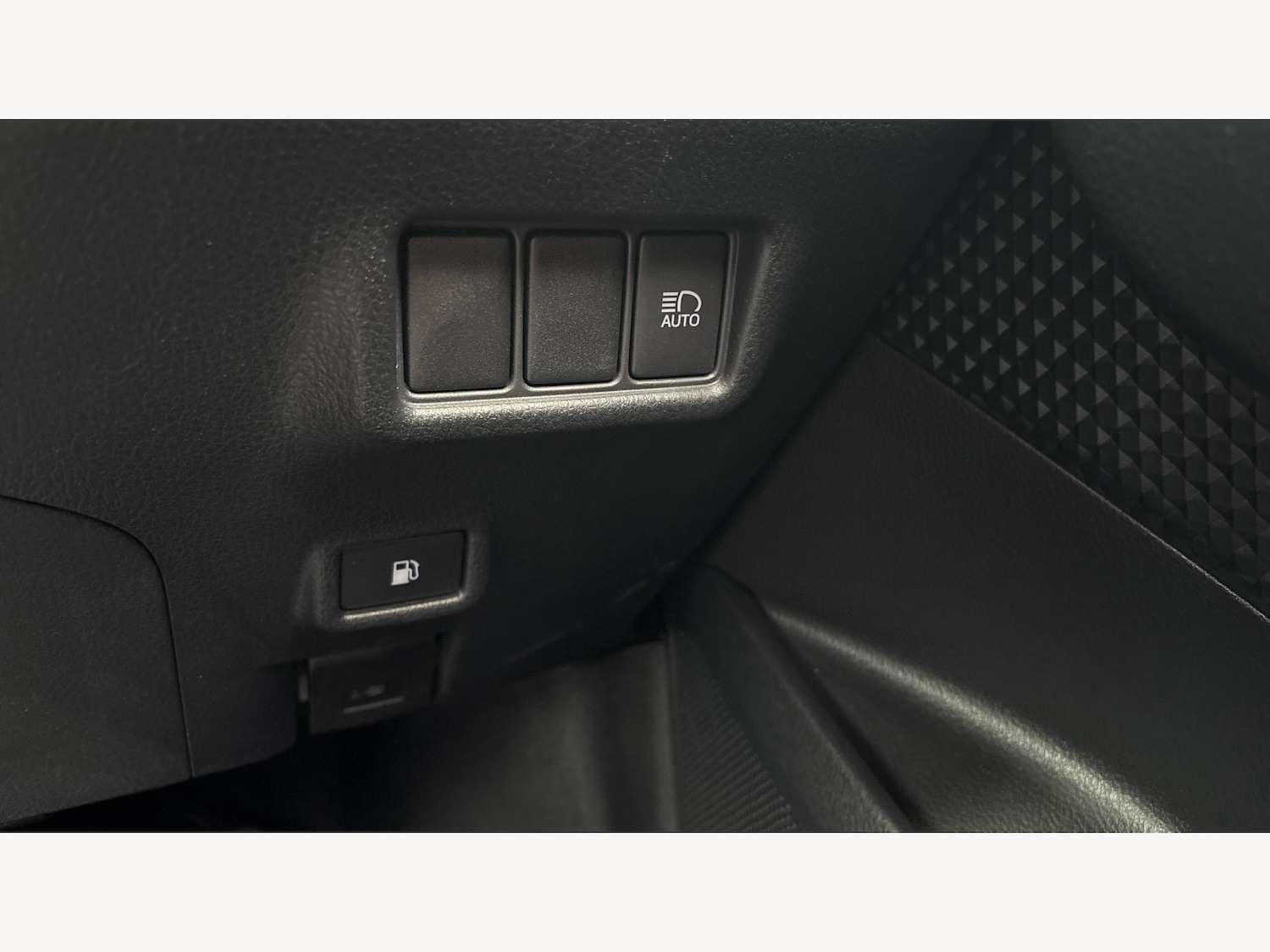 Used Toyota C-HR 2022 for sale - 76135897: Photo 28