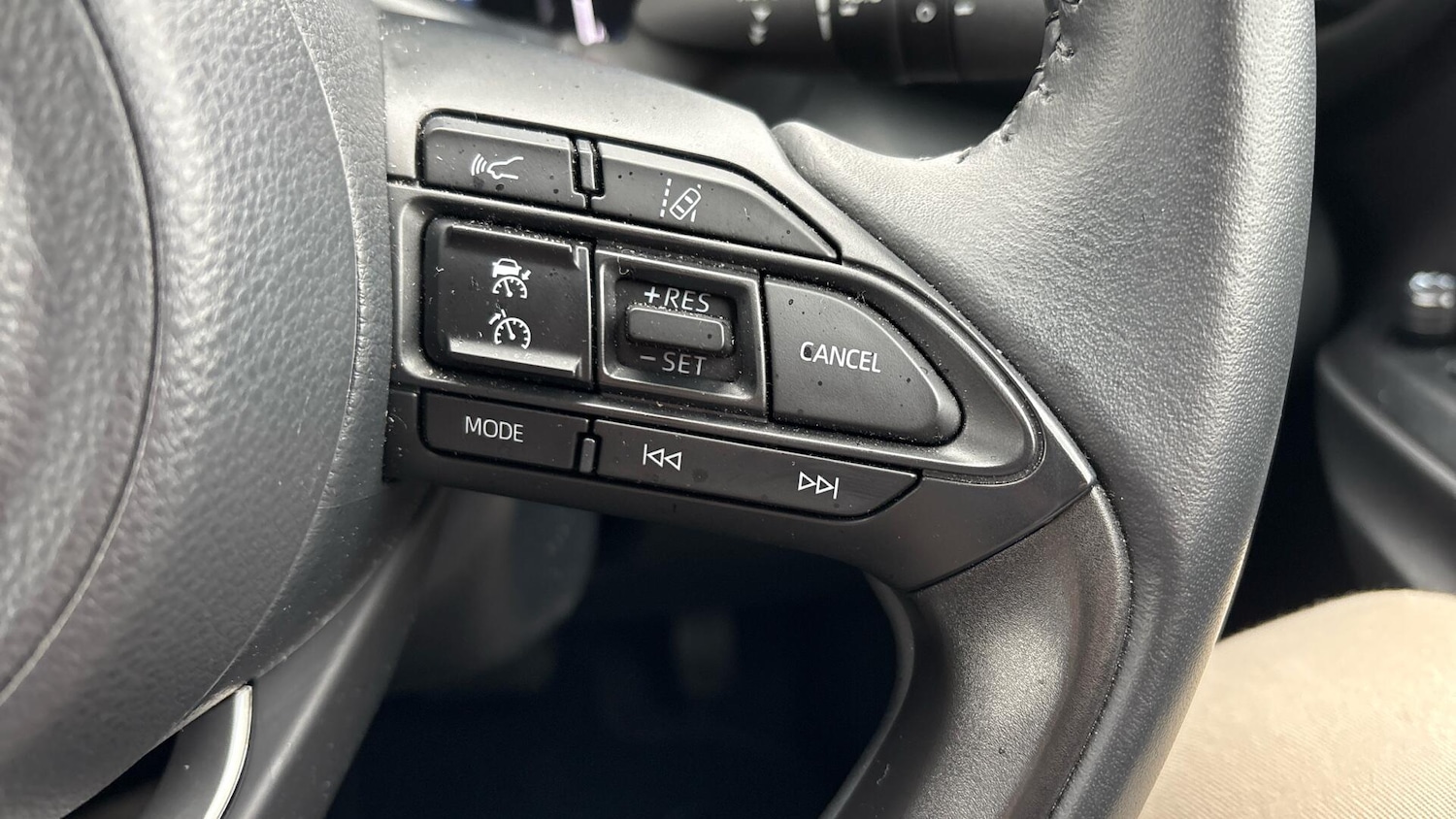 Used Toyota Yaris Cross 2023 for sale - 76898851: Photo 37