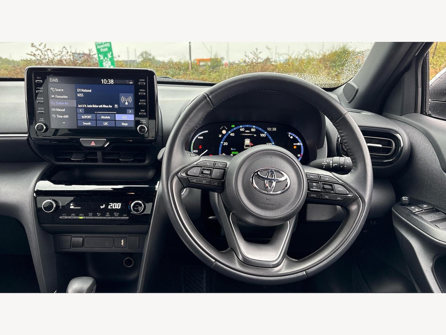 Used Toyota Yaris Cross 2023 for sale - 76898851: Photo 8