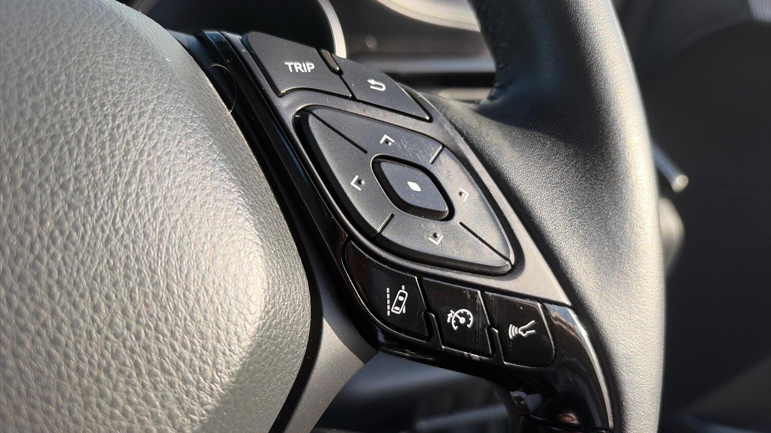 Used Toyota C-HR 2023 for sale - 77783077: Photo 32