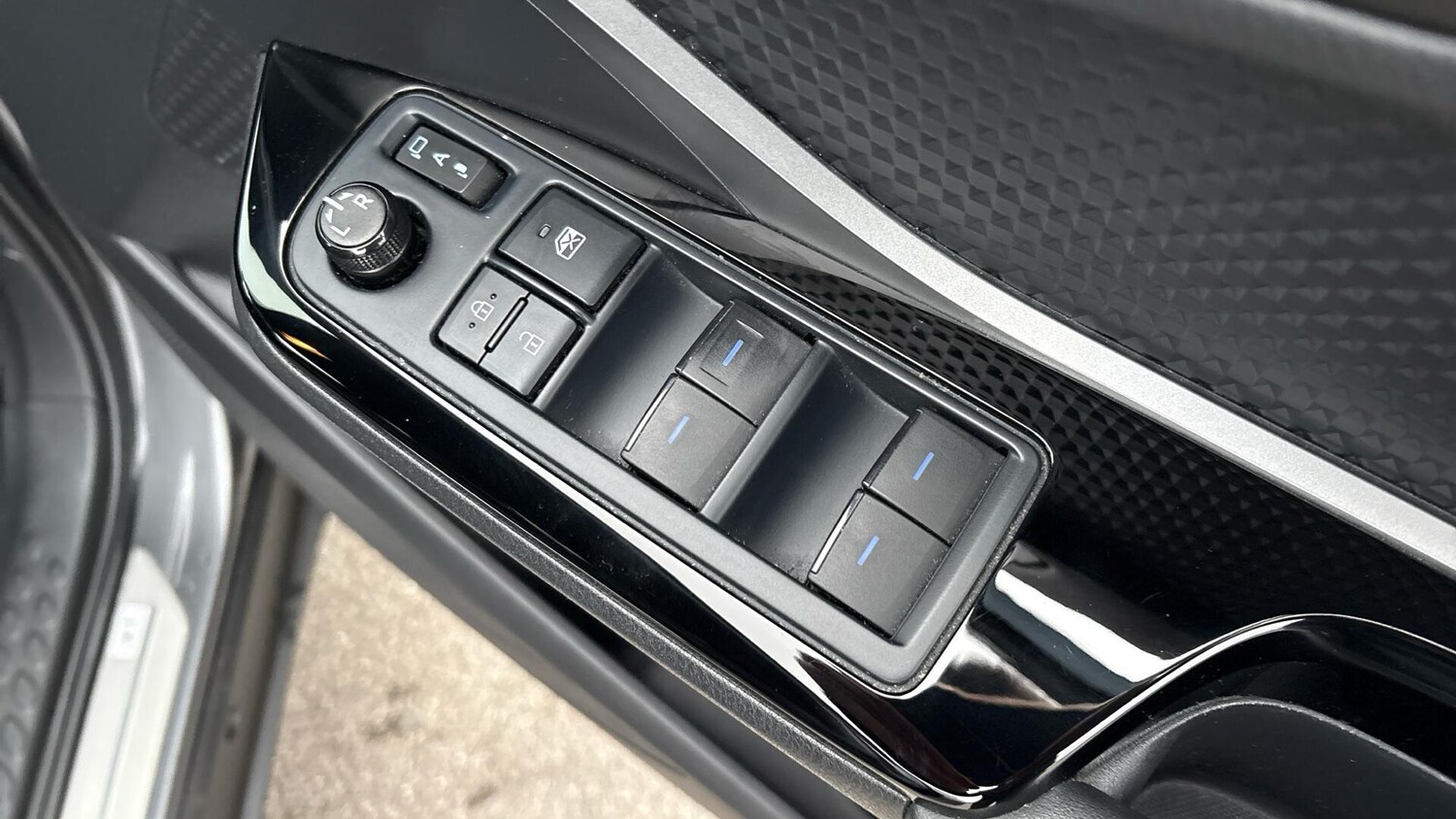 Used Toyota C-HR for sale - 77909233: Photo 36