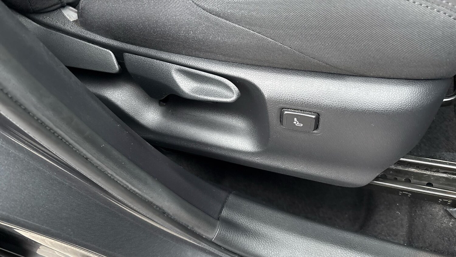 Used Toyota C-HR for sale - 77909233: Photo 38