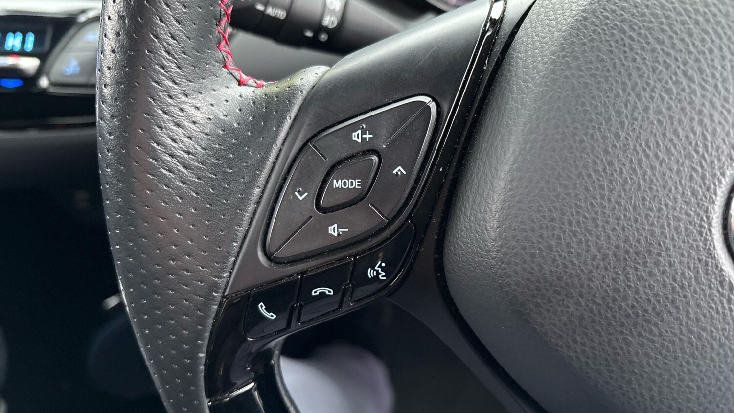 Used Toyota C-HR for sale - 77909233: Photo 41