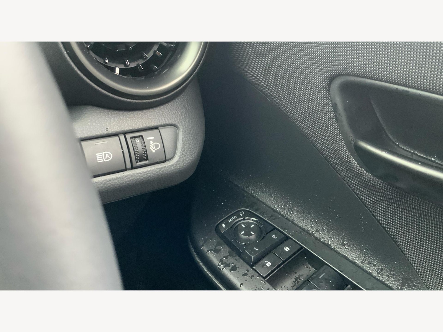 Used Toyota C-HR 2025 for sale - 76099049: Photo 30