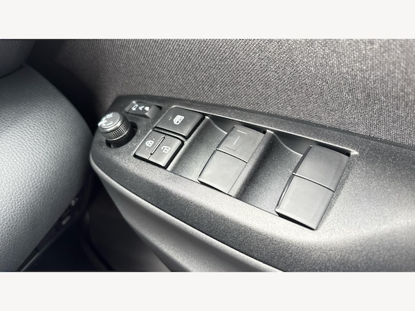 Used Toyota Yaris Cross 2025 for sale - 75634404: Photo 27