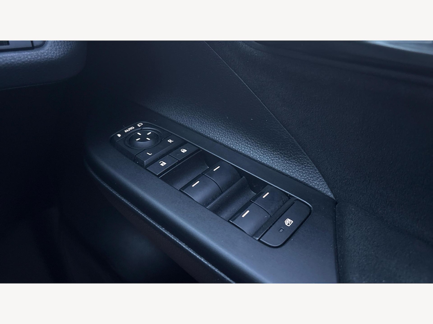 Used Toyota C-HR 2024 for sale - 78020478: Photo 24