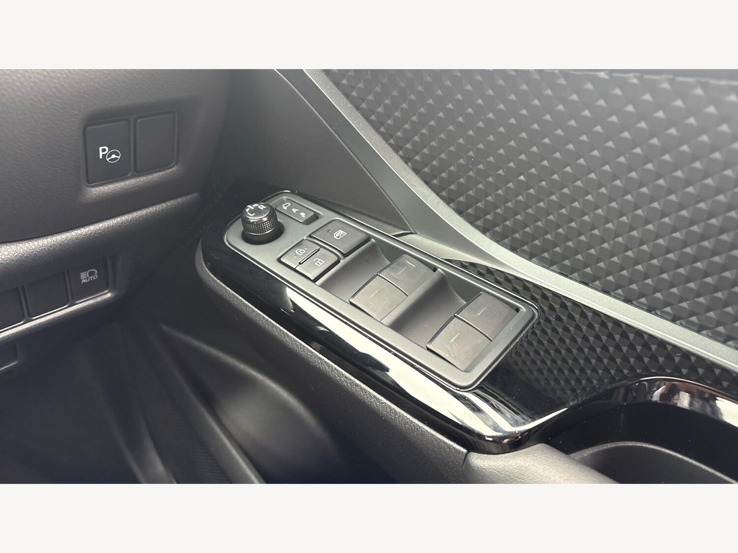 Used Toyota C-HR 2023 for sale - 77908906: Photo 28