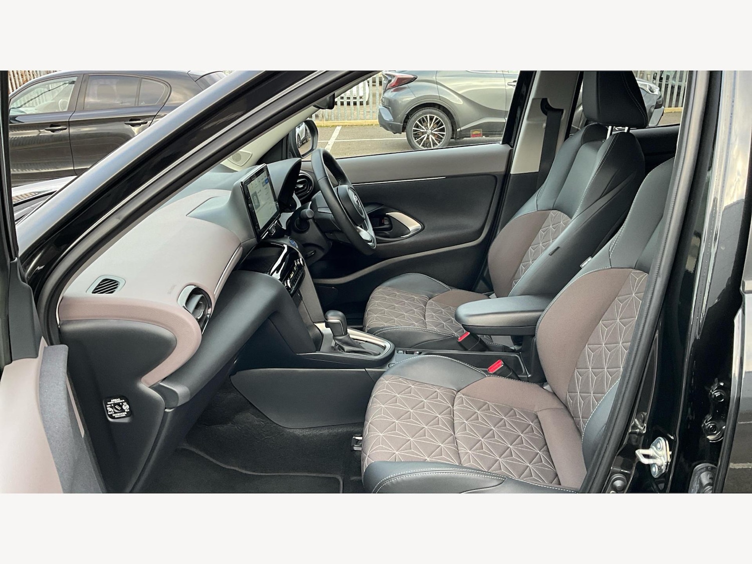 Used Toyota Yaris Cross 2024 for sale - 77057329: Photo 12