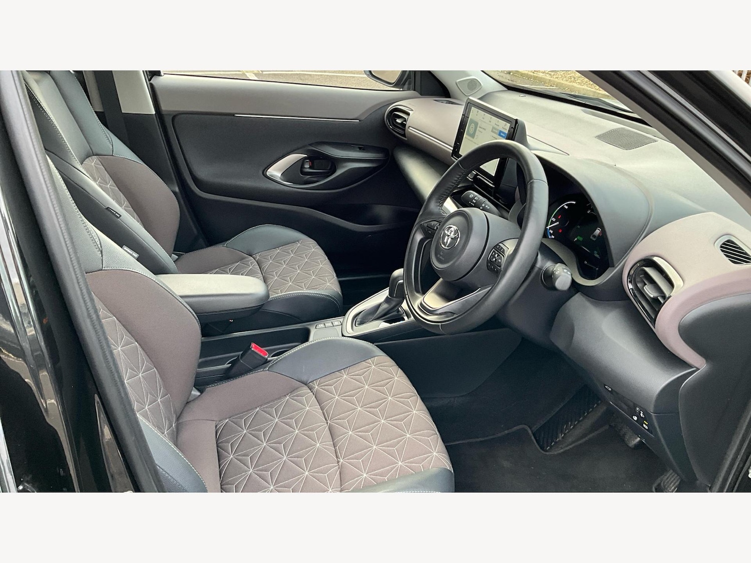 Used Toyota Yaris Cross 2024 for sale - 77057329: Photo 13