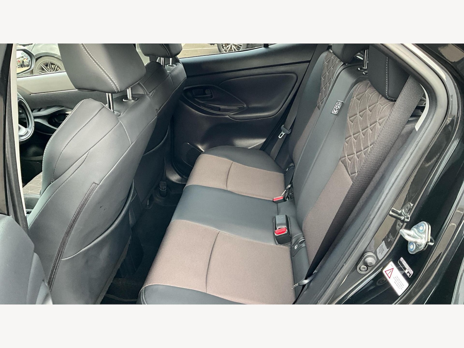 Used Toyota Yaris Cross 2024 for sale - 77057329: Photo 15