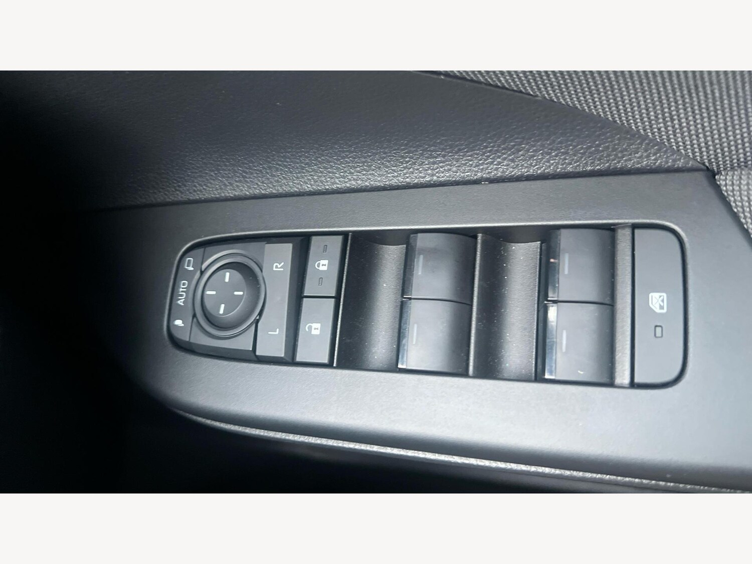 Used Toyota C-HR 2024 for sale - 77344703: Photo 23