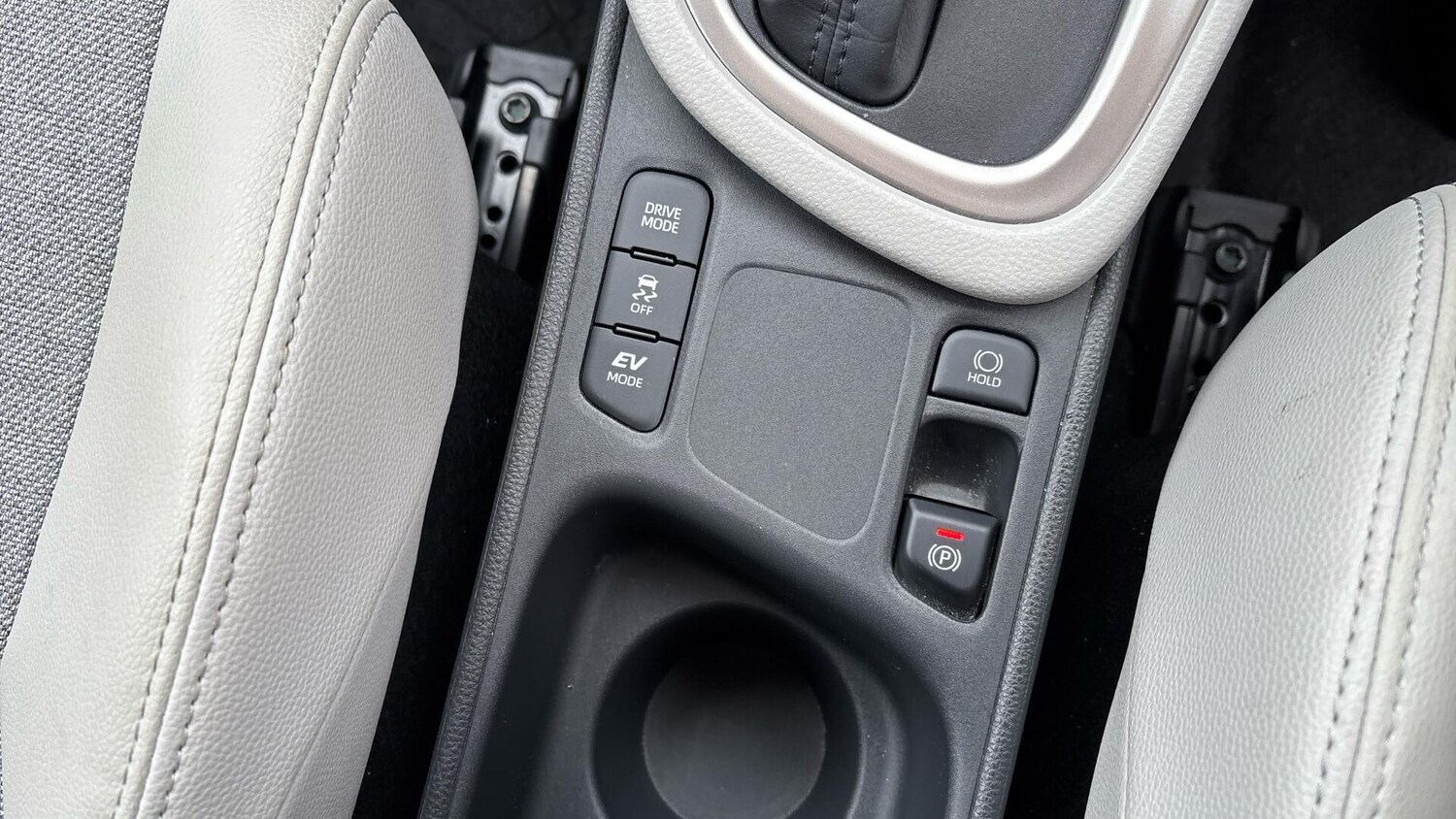 Used Toyota Yaris 2023 for sale - 76457994: Photo 39