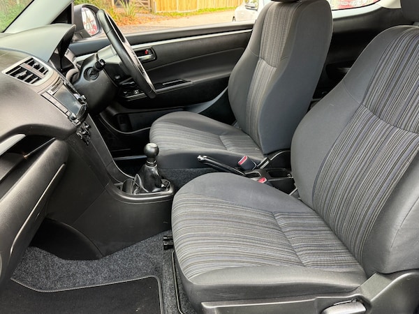 Used Suzuki Swift 2015 for sale - 76264515: Photo 16
