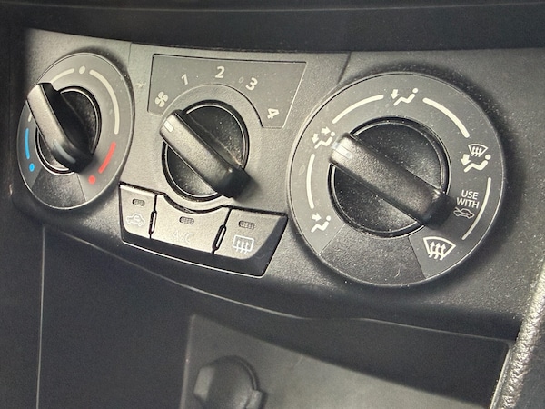 Used Suzuki Swift 2015 for sale - 76264515: Photo 19