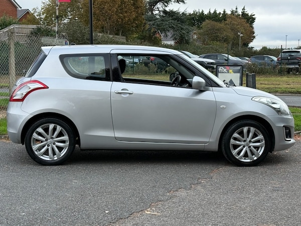 Used Suzuki Swift 2015 for sale - 76264515: Photo 2