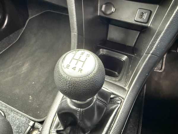 Used Suzuki Swift 2015 for sale - 76264515: Photo 33