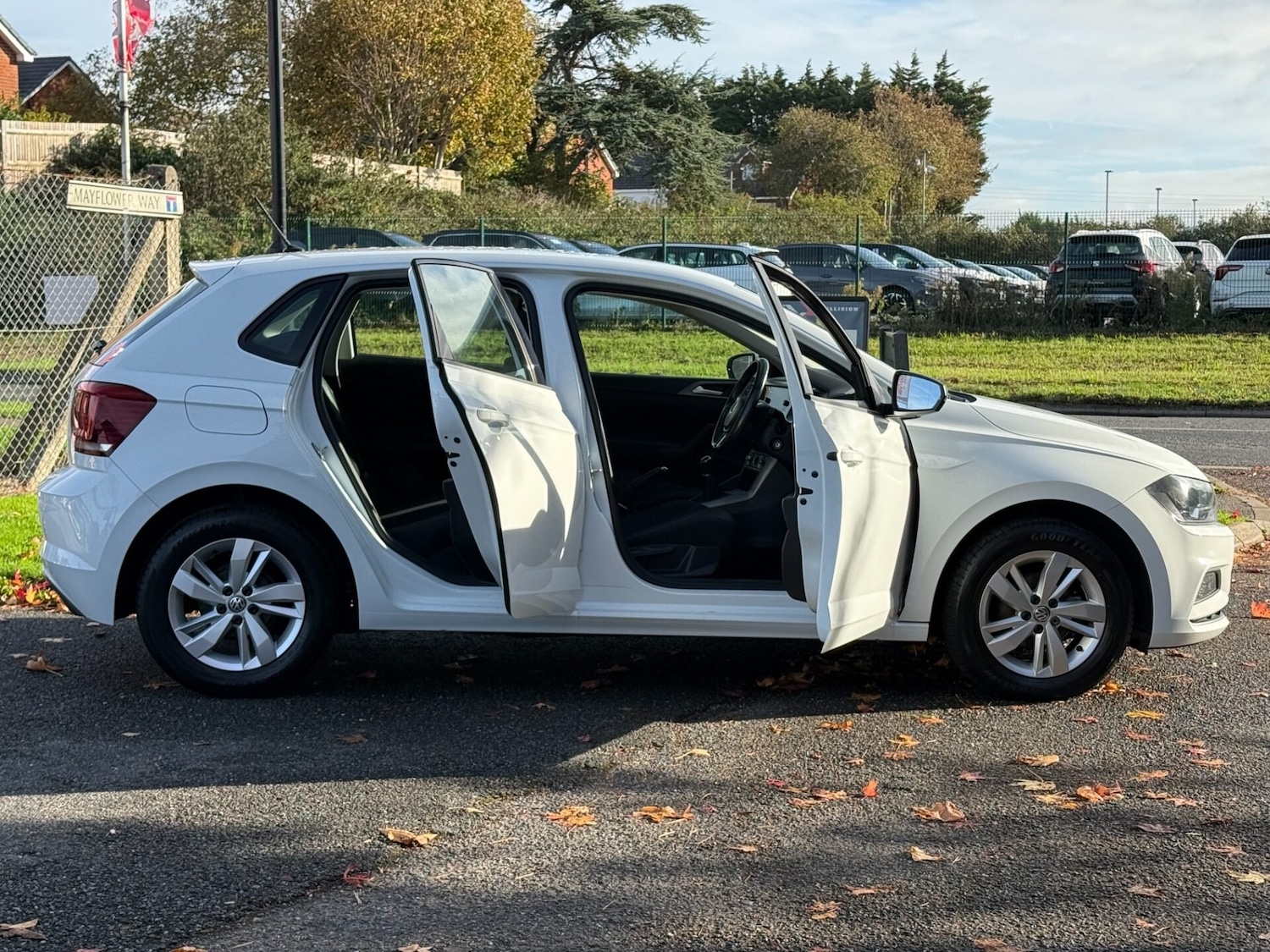 Used Volkswagen Polo 2018 for sale - 76331187: Photo 3