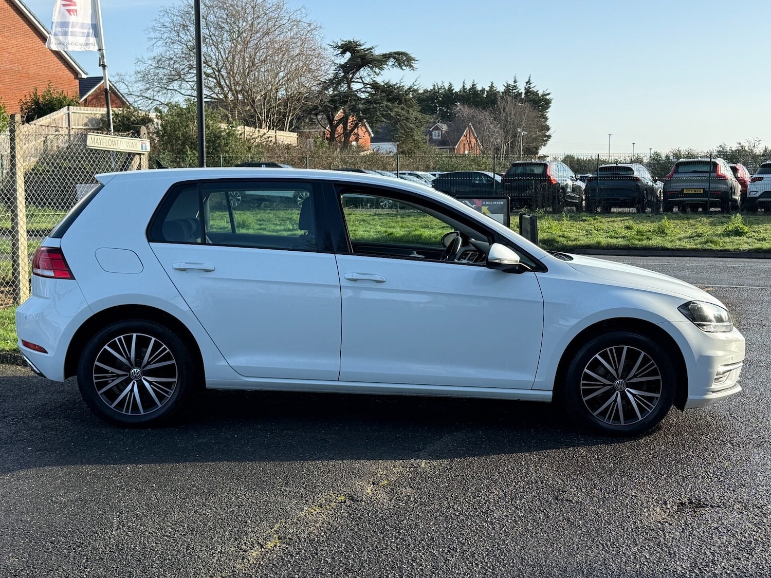Used Volkswagen Golf 2017 for sale - 77651585: Photo 2